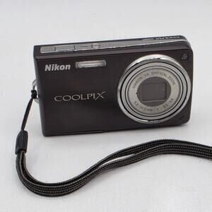 Nikon Coolpix S550 10MP Digital Camera 5X Optical Zoom Compact Point & Shoot